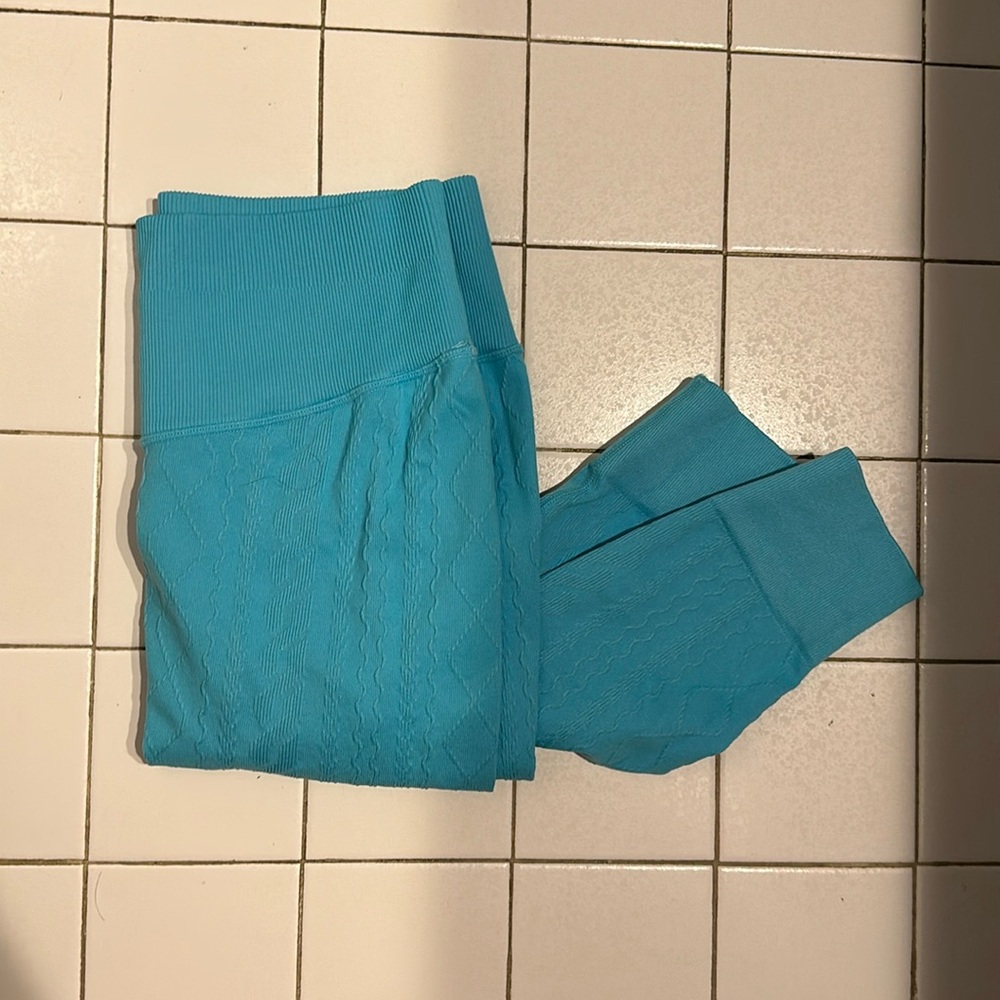 WORN ONCE- JOY LAB target matching athletic set